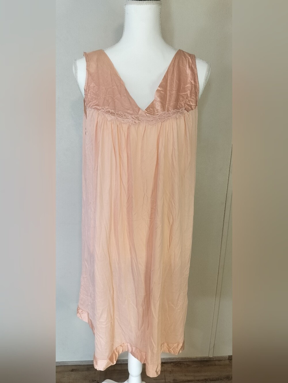 Vanity Fair Peach & Blush V-Neck Slip